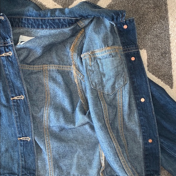 Cropped Jean Jacket (BASICALLY NEW) - Picture 2 of 3